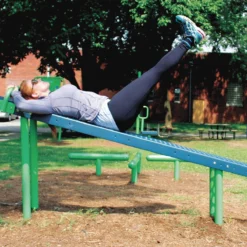Outdoor Fitness Body Curl